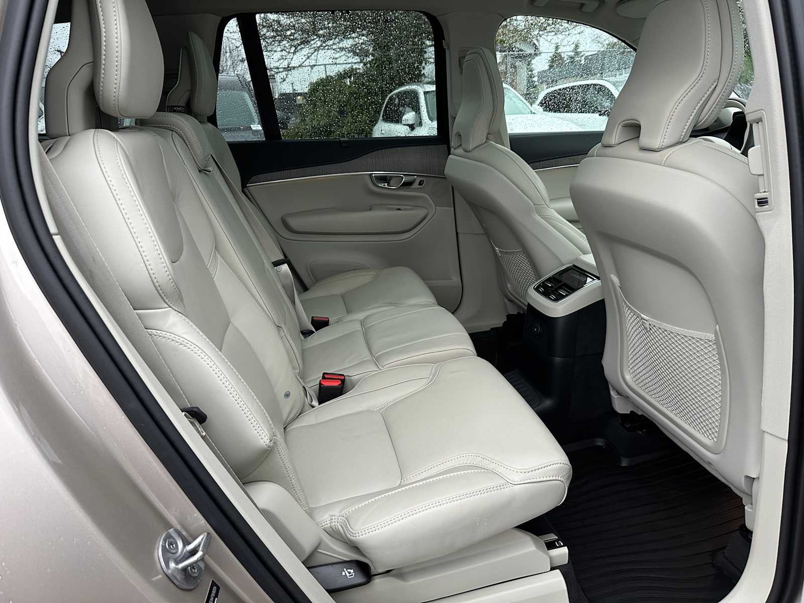 2023 Volvo XC90 Recharge Plug-In Hybrid Ultimate Bright Theme