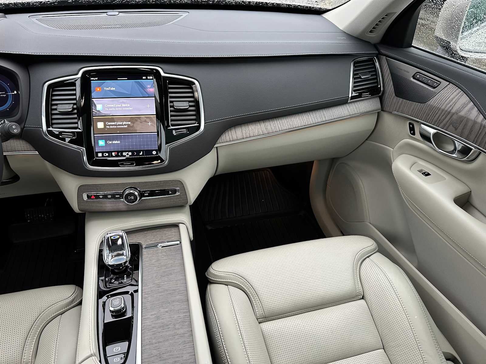 2023 Volvo XC90 Recharge Plug-In Hybrid Ultimate Bright Theme