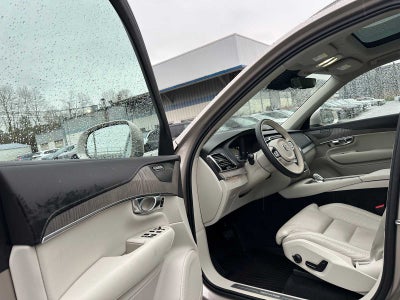 2023 Volvo XC90 Recharge Plug-In Hybrid Ultimate Bright Theme