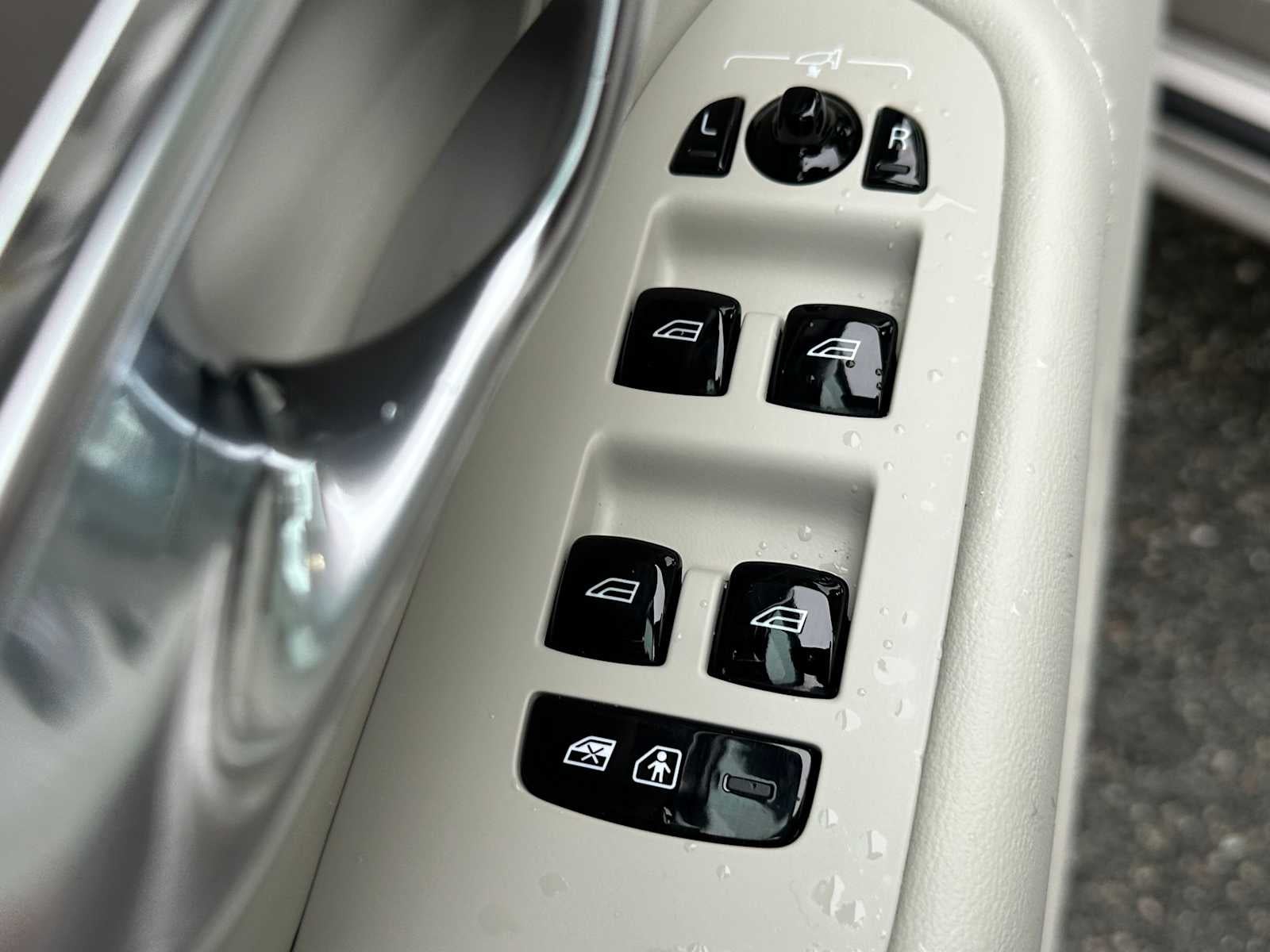 2023 Volvo XC90 Recharge Plug-In Hybrid Ultimate Bright Theme