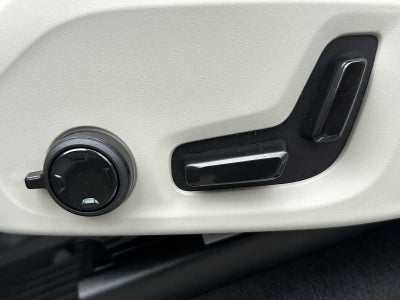 2023 Volvo XC90 Recharge Plug-In Hybrid Ultimate Bright Theme