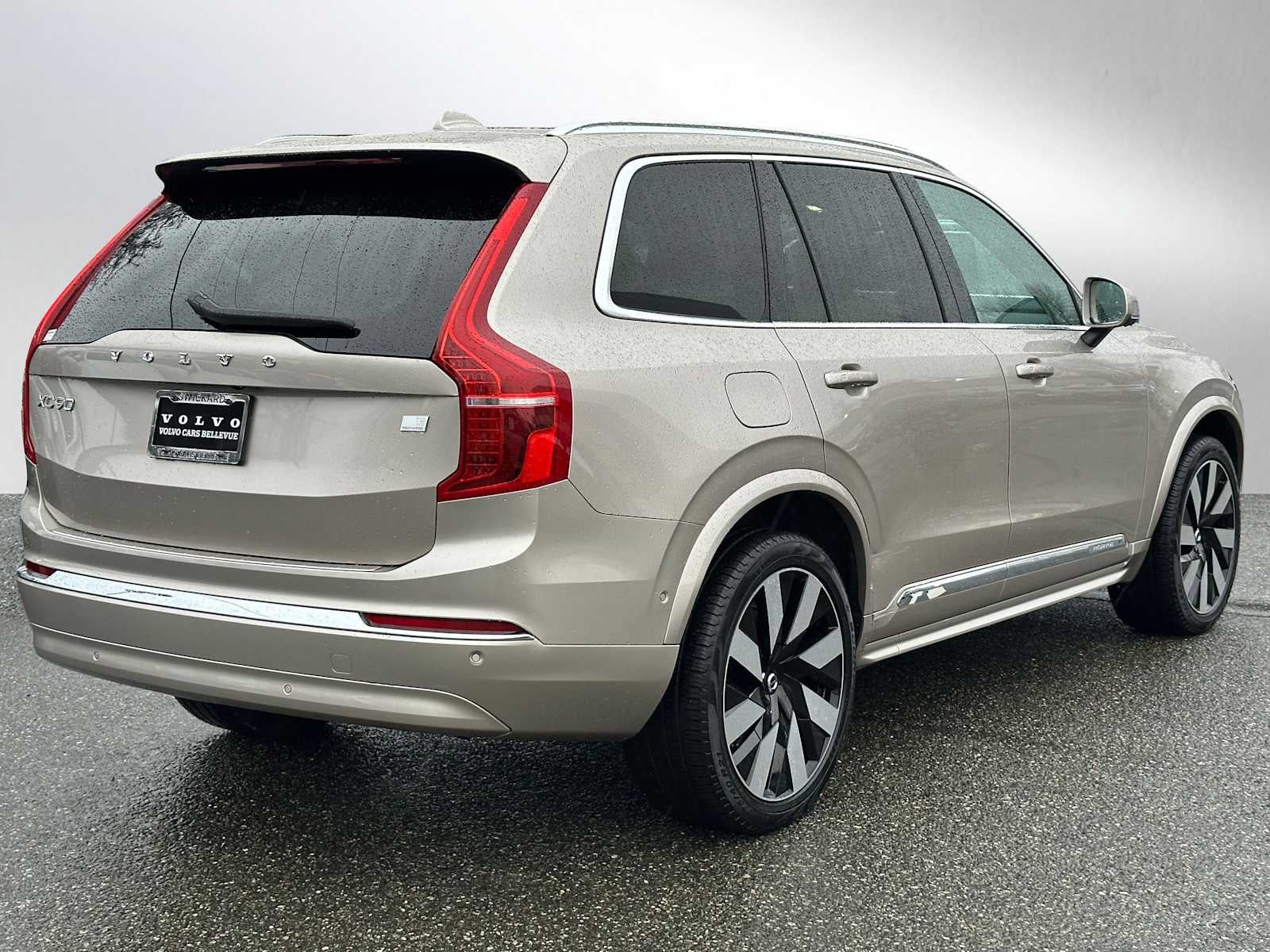2023 Volvo XC90 Recharge Plug-In Hybrid Ultimate Bright Theme