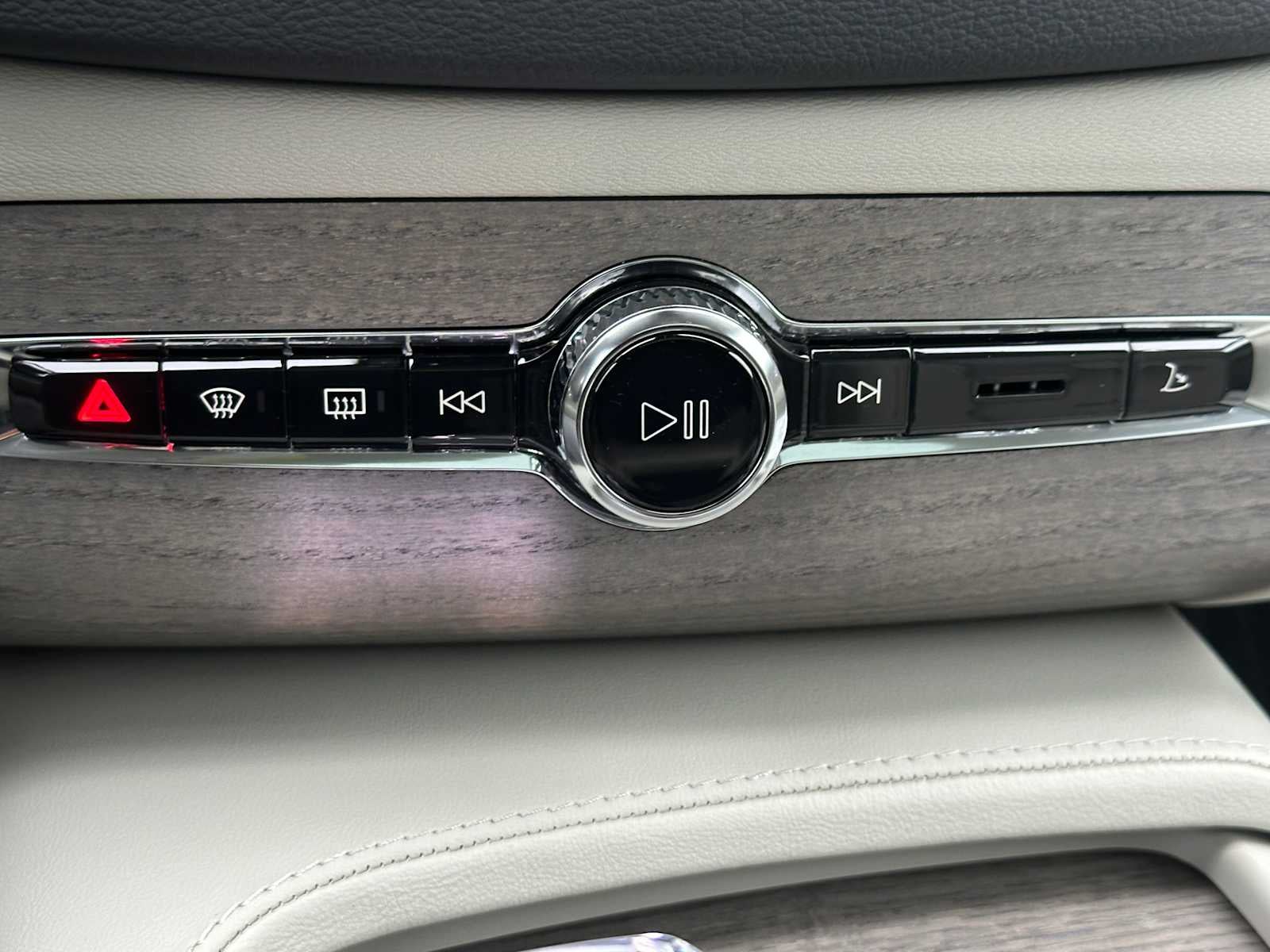 2023 Volvo XC90 Recharge Plug-In Hybrid Ultimate Bright Theme