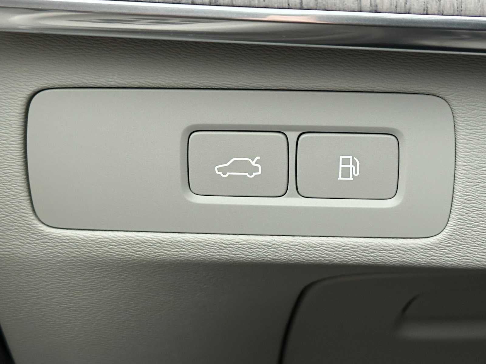 2023 Volvo XC90 Recharge Plug-In Hybrid Ultimate Bright Theme