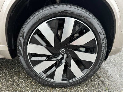 2023 Volvo XC90 Recharge Plug-In Hybrid Ultimate Bright Theme
