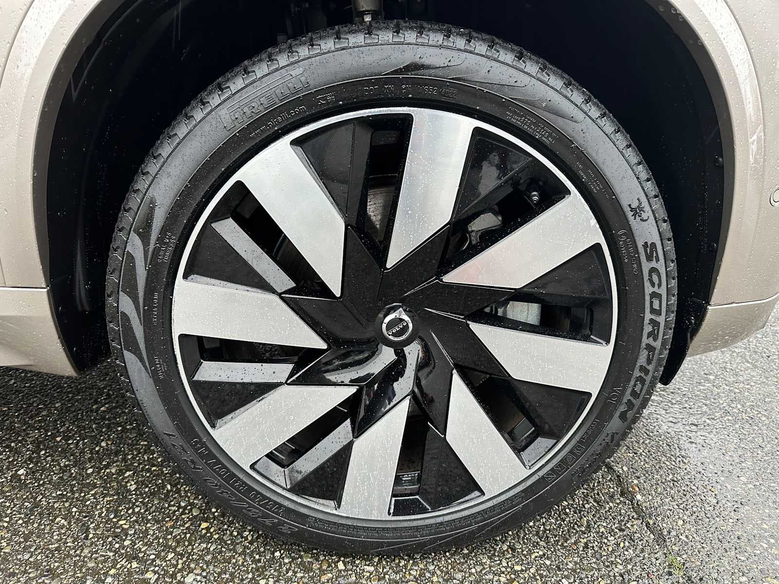 2023 Volvo XC90 Recharge Plug-In Hybrid Ultimate Bright Theme