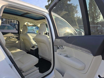 2023 Volvo XC90 Recharge Plug-In Hybrid Ultimate Bright Theme