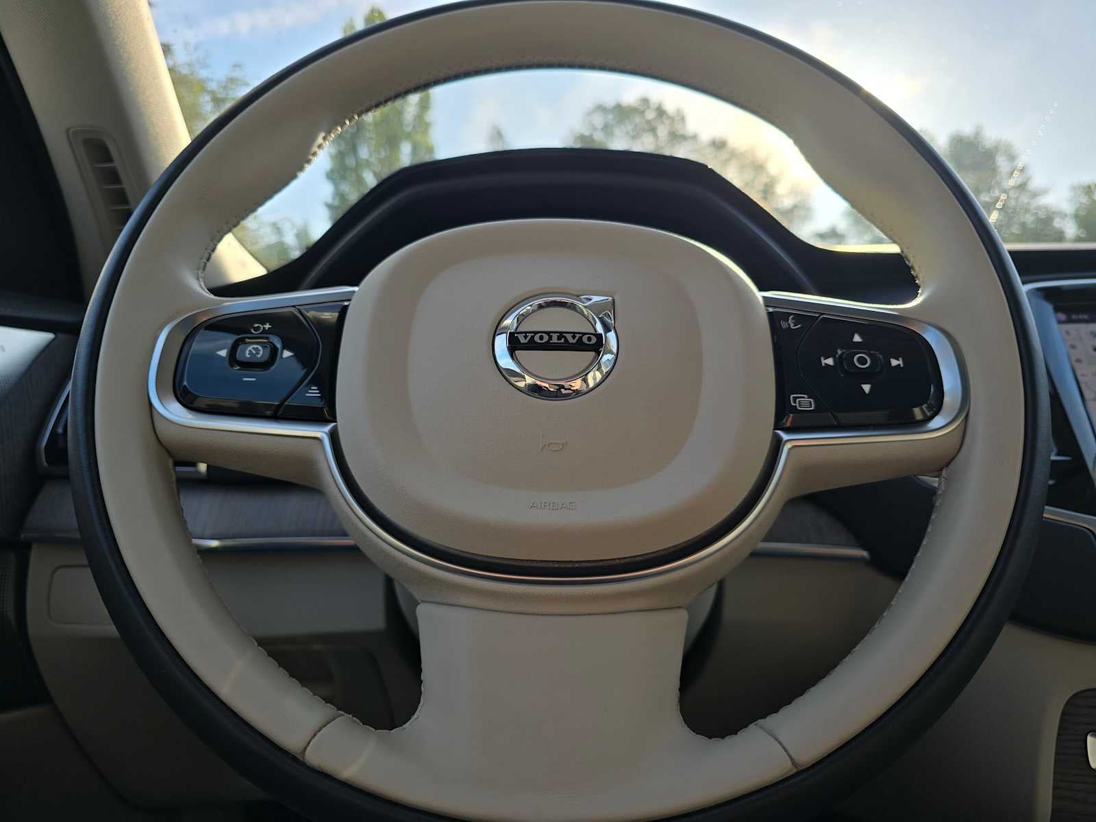 2023 Volvo XC90 Recharge Plug-In Hybrid Ultimate Bright Theme