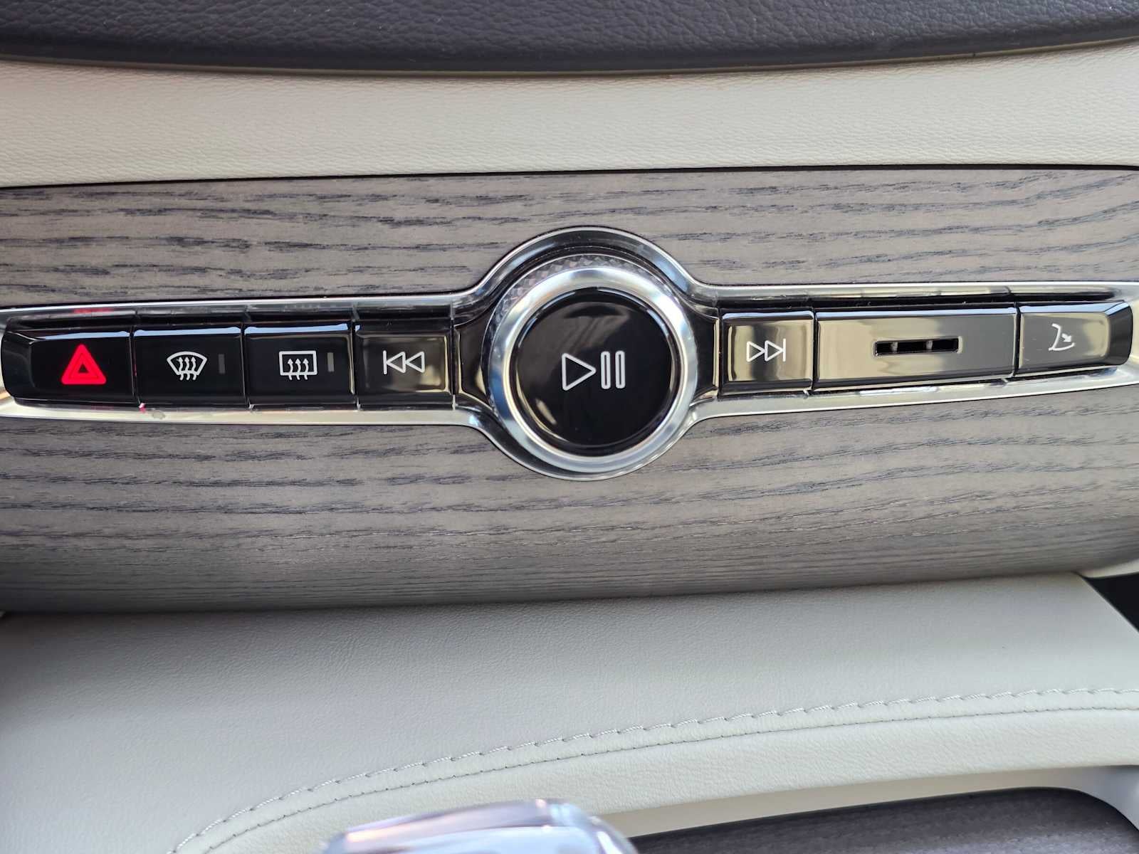 2023 Volvo XC90 Recharge Plug-In Hybrid Ultimate Bright Theme