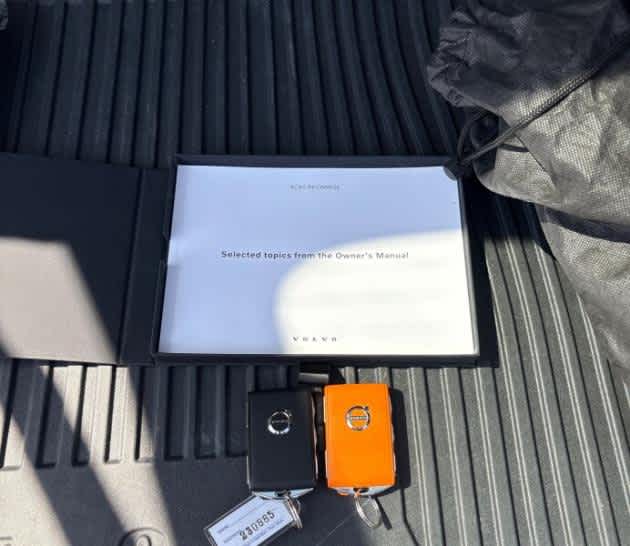 2023 Volvo XC90 Recharge Plug-In Hybrid Ultimate Bright Theme