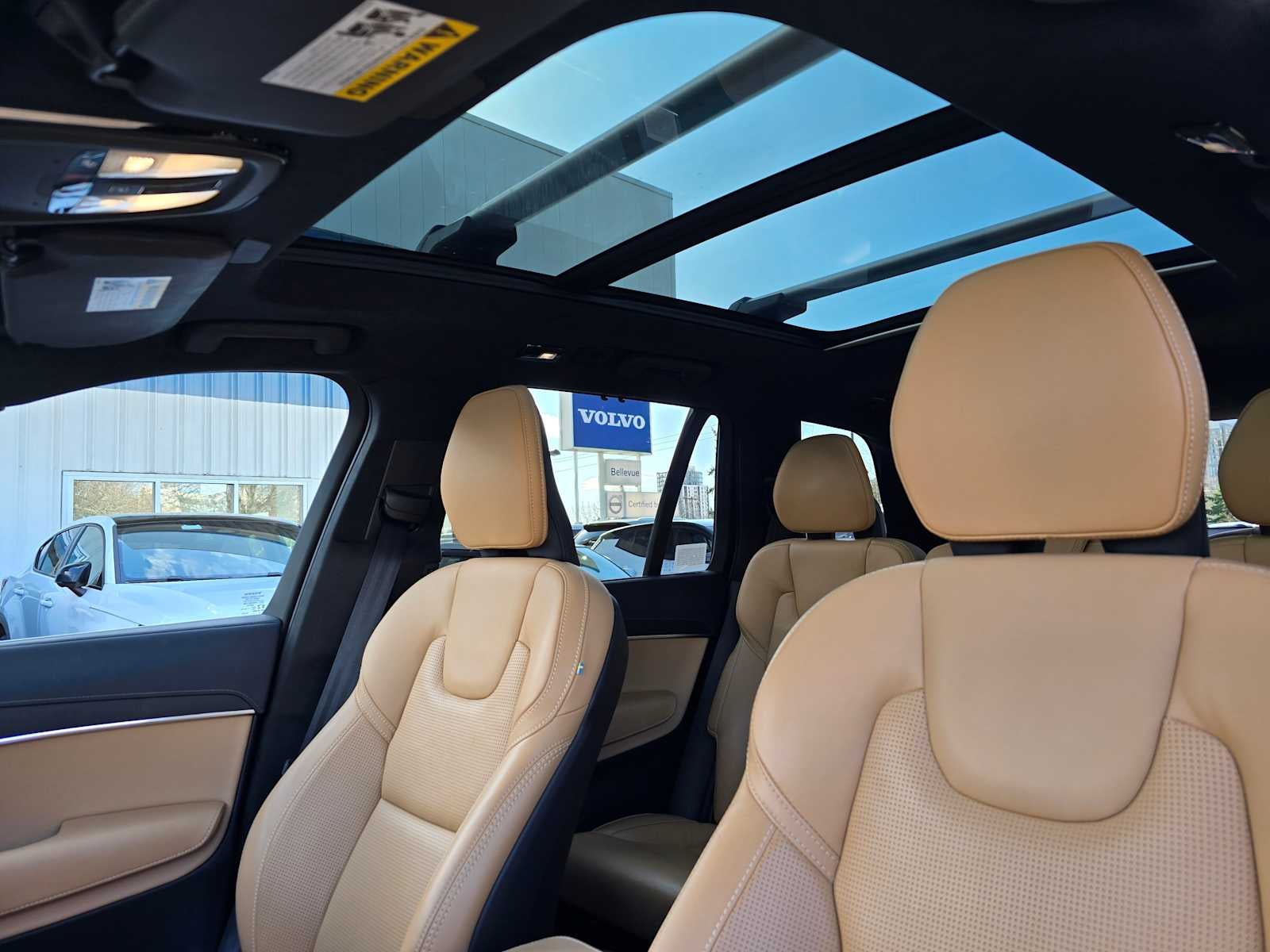 2023 Volvo XC90 Recharge Plug-In Hybrid Ultimate Bright Theme