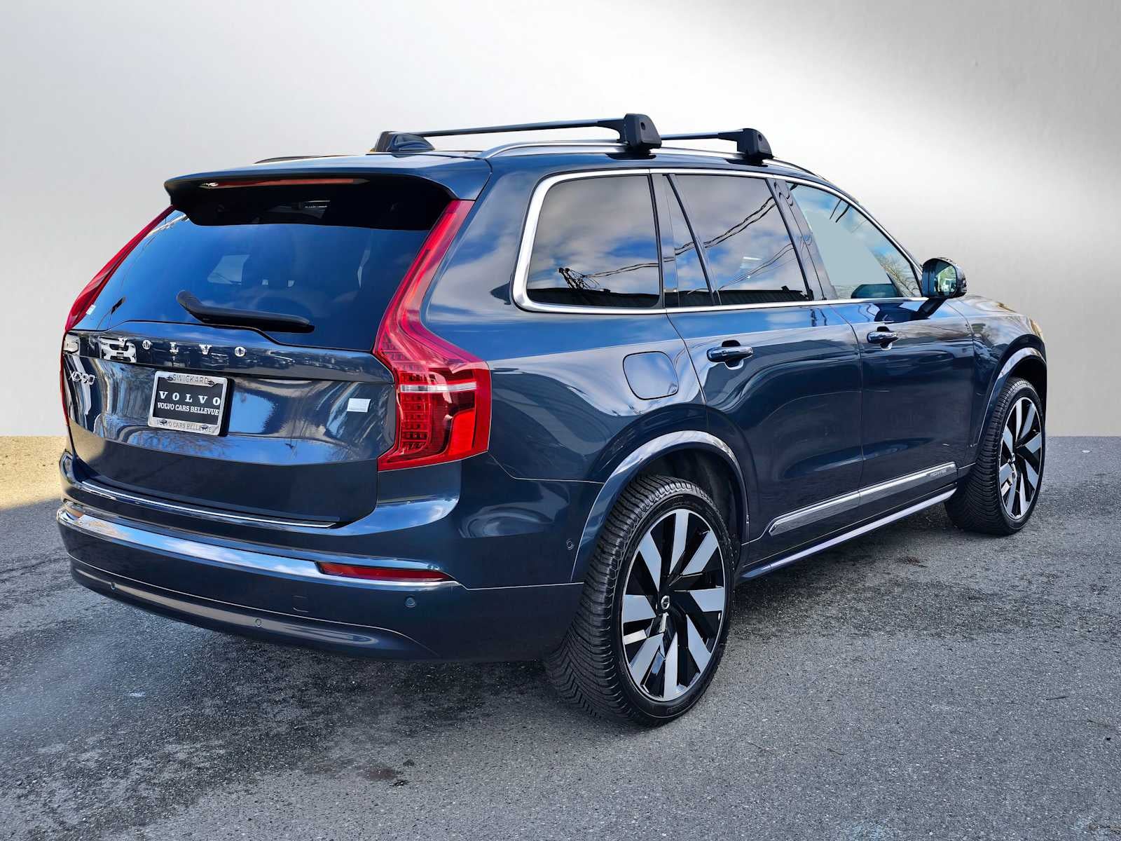 2023 Volvo XC90 Recharge Plug-In Hybrid Ultimate Bright Theme