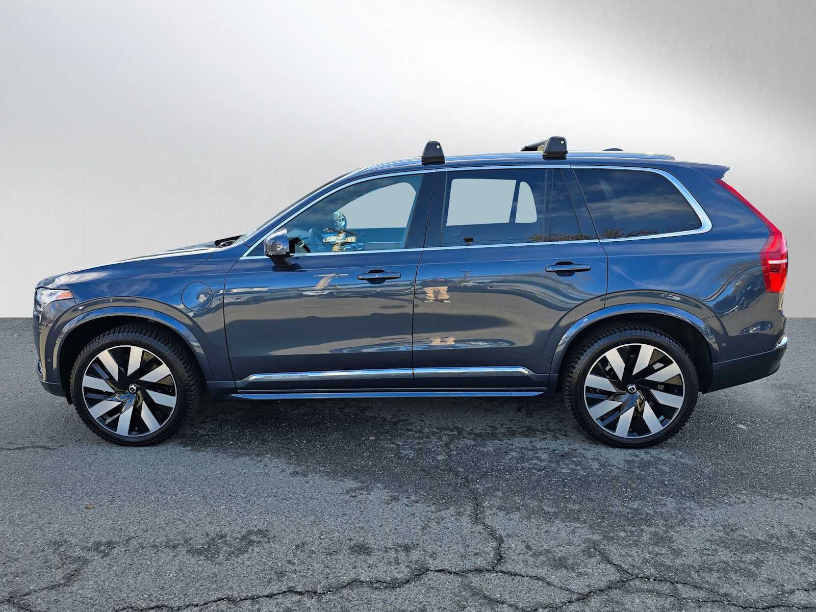 2023 Volvo XC90 Recharge Plug-In Hybrid Ultimate Bright Theme