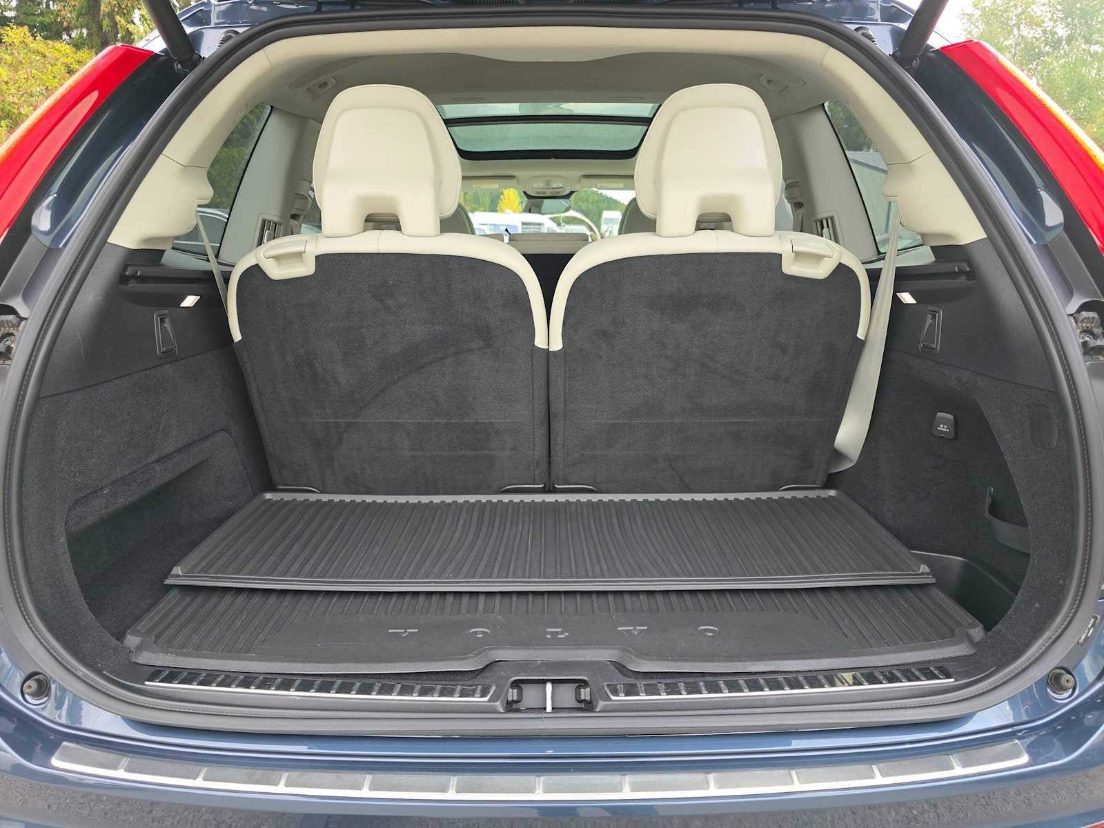 2023 Volvo XC90 Recharge Plug-In Hybrid Ultimate Bright Theme