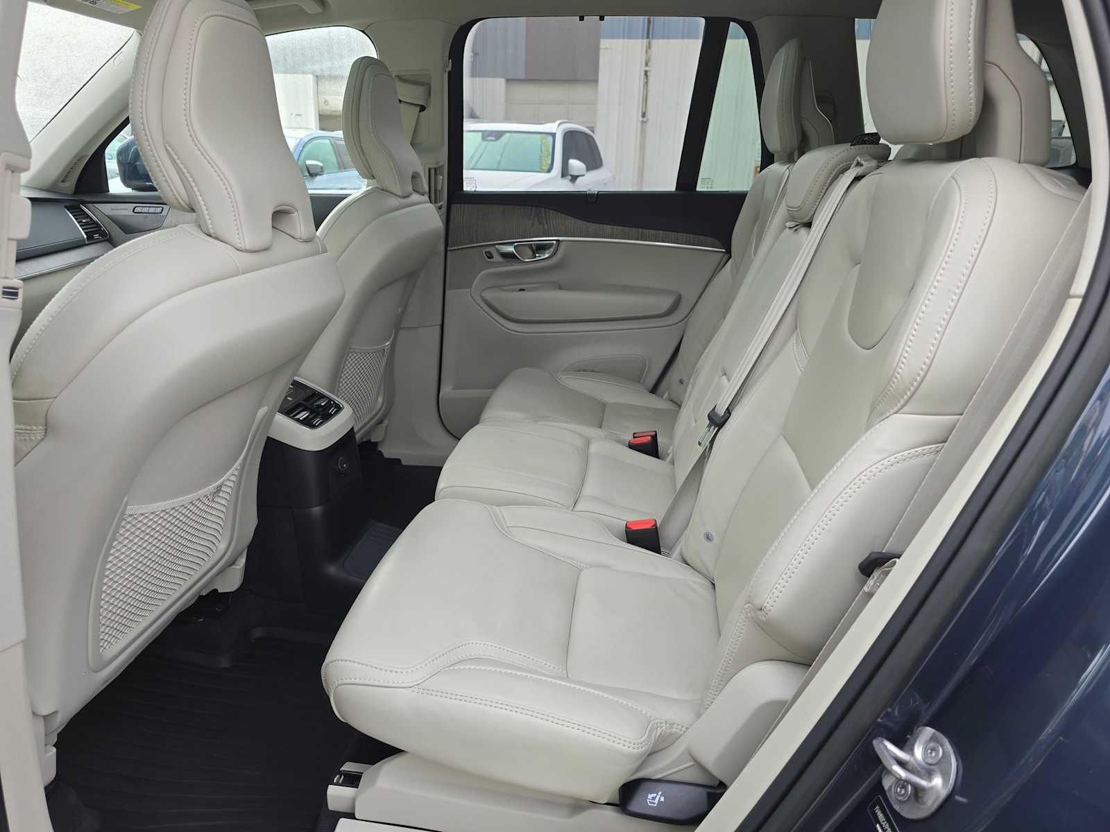 2023 Volvo XC90 Recharge Plug-In Hybrid Ultimate Bright Theme