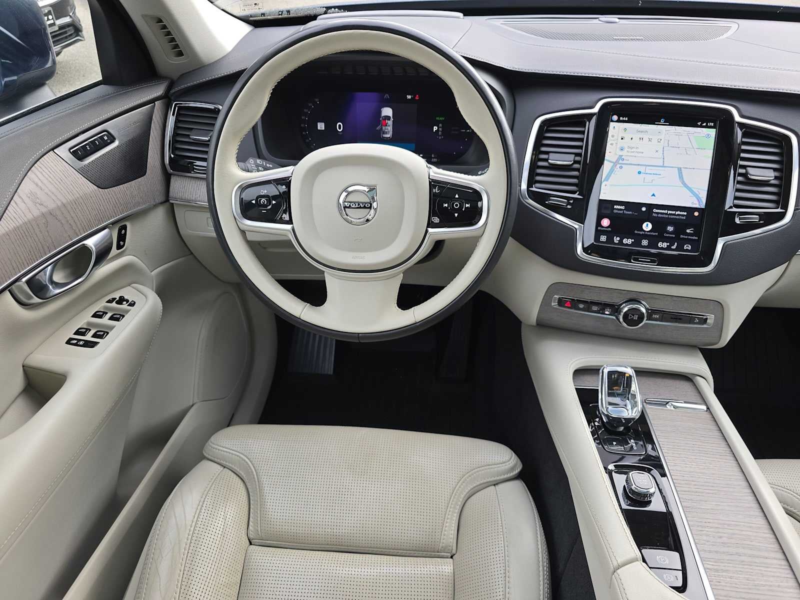 2023 Volvo XC90 Recharge Plug-In Hybrid Ultimate Bright Theme