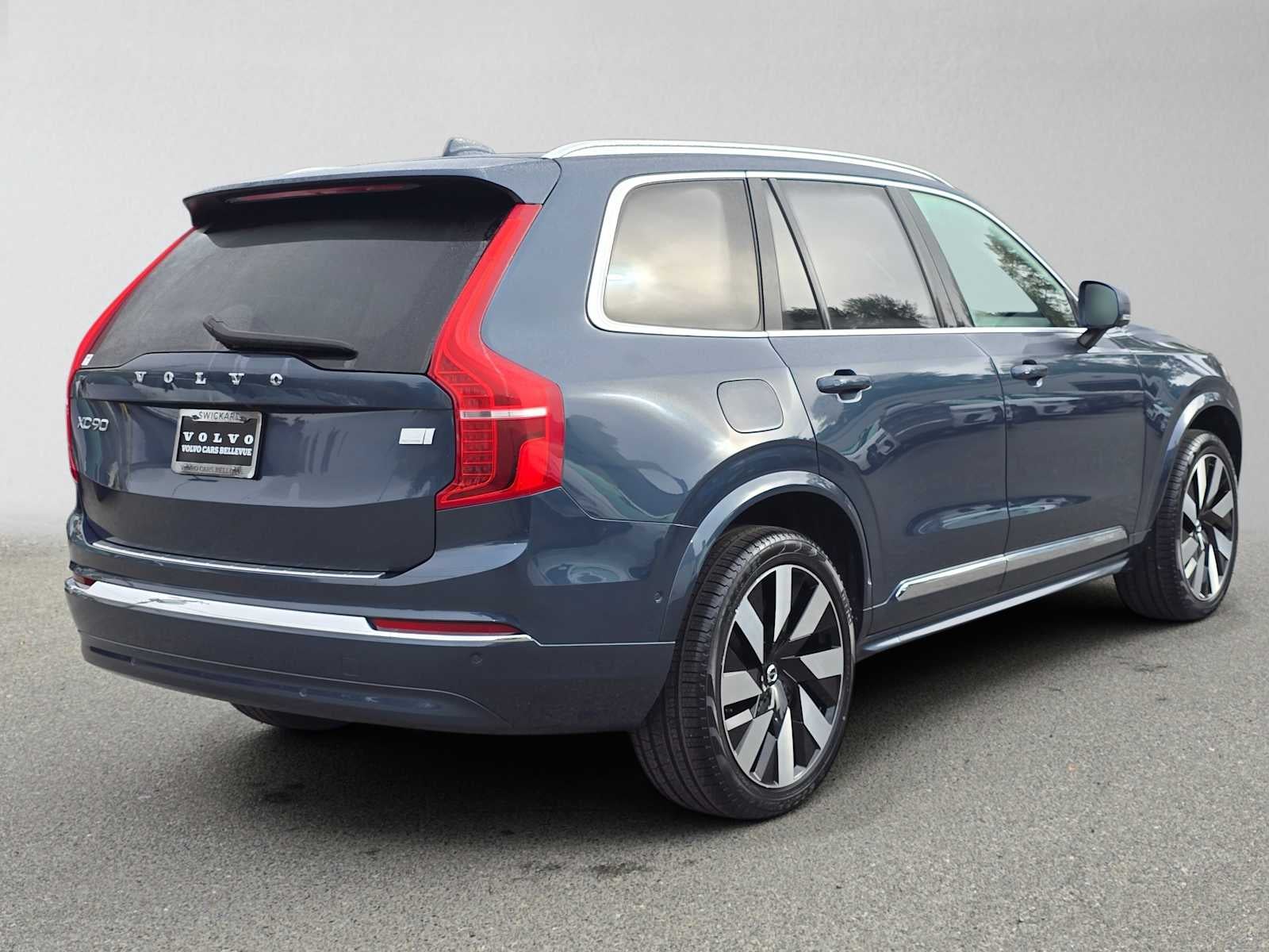 2023 Volvo XC90 Recharge Plug-In Hybrid Ultimate Bright Theme
