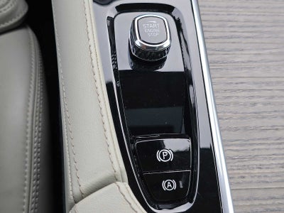 2023 Volvo XC90 Recharge Plug-In Hybrid Ultimate Bright Theme