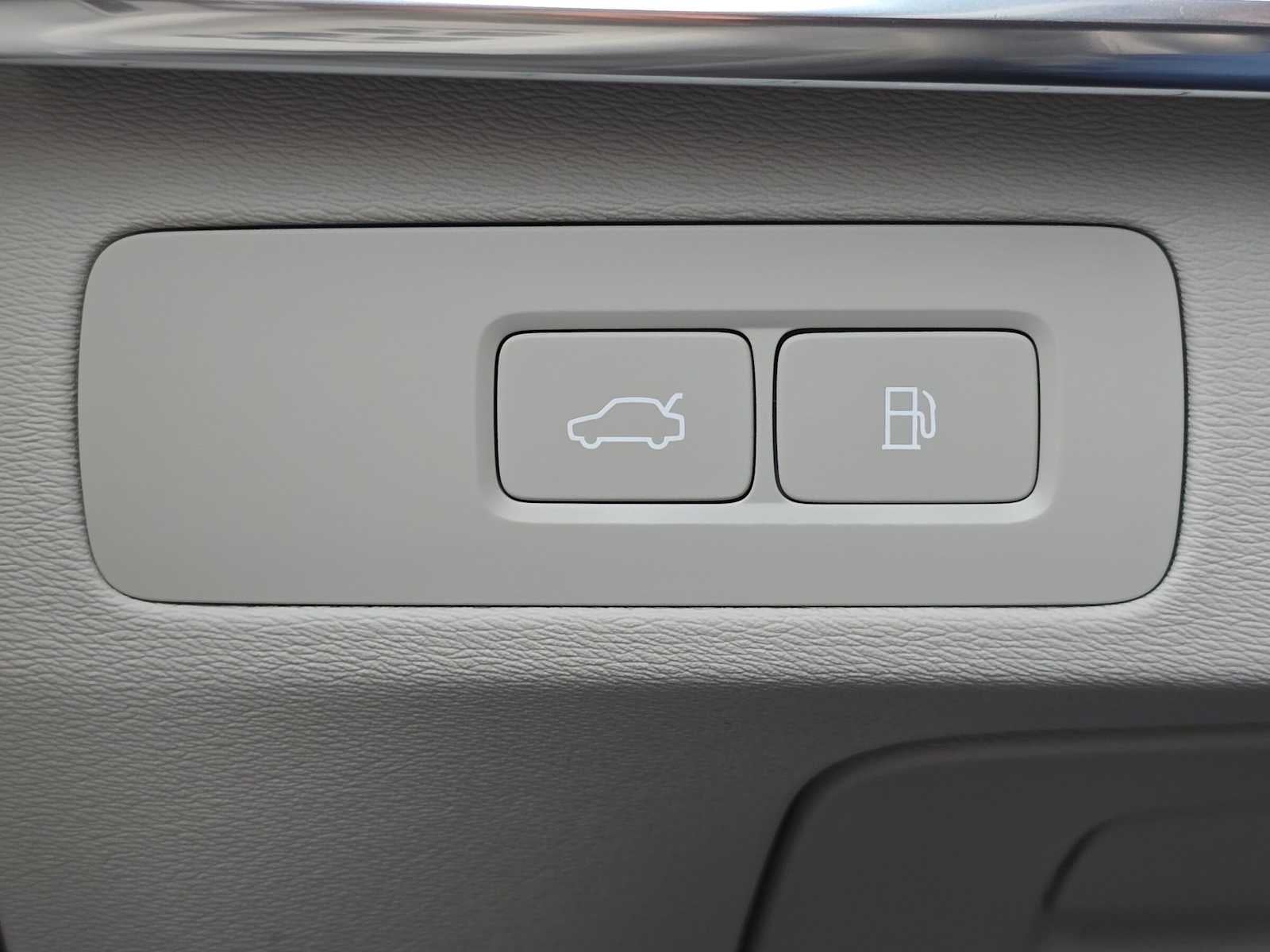 2023 Volvo XC90 Recharge Plug-In Hybrid Ultimate Bright Theme