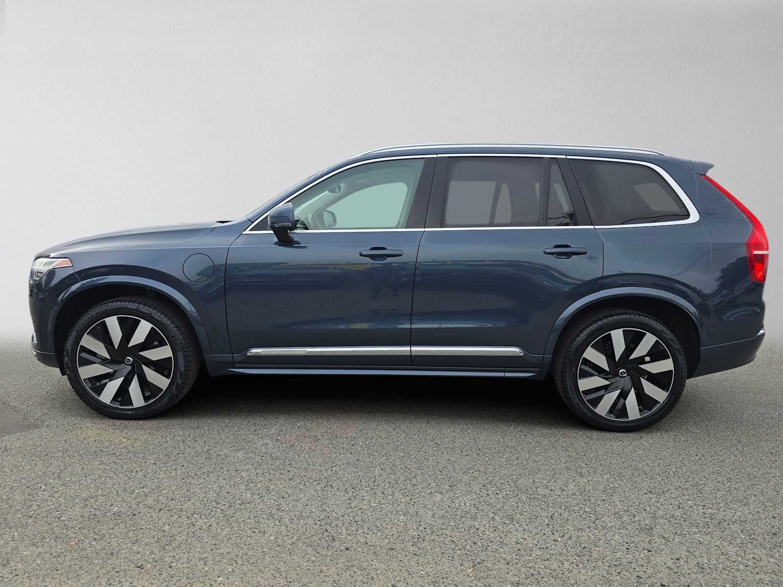 2023 Volvo XC90 Recharge Plug-In Hybrid Ultimate Bright Theme