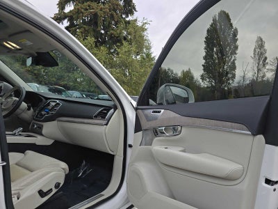 2023 Volvo XC90 Recharge Plug-In Hybrid Ultimate Bright Theme