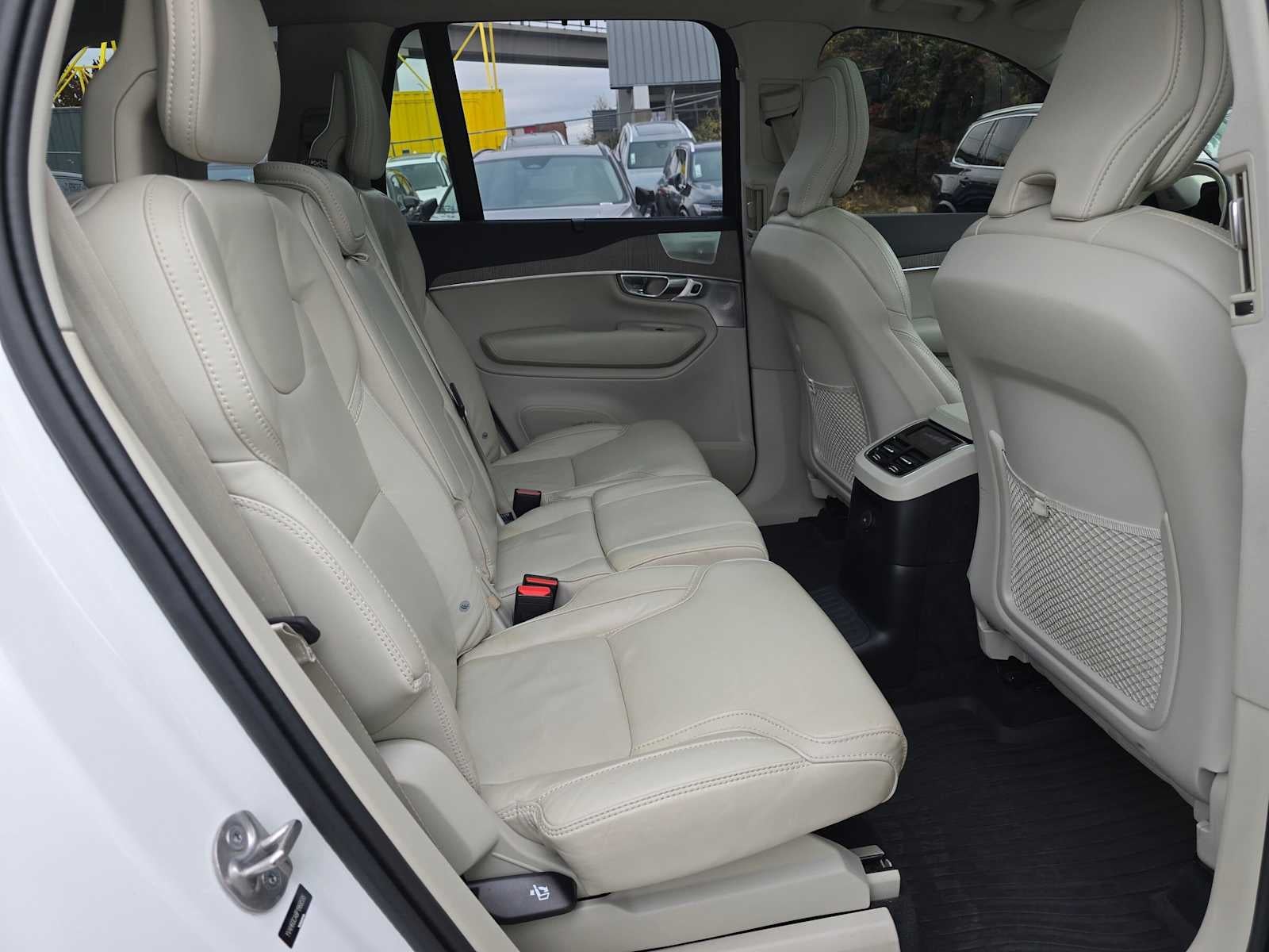 2023 Volvo XC90 Recharge Plug-In Hybrid Ultimate Bright Theme