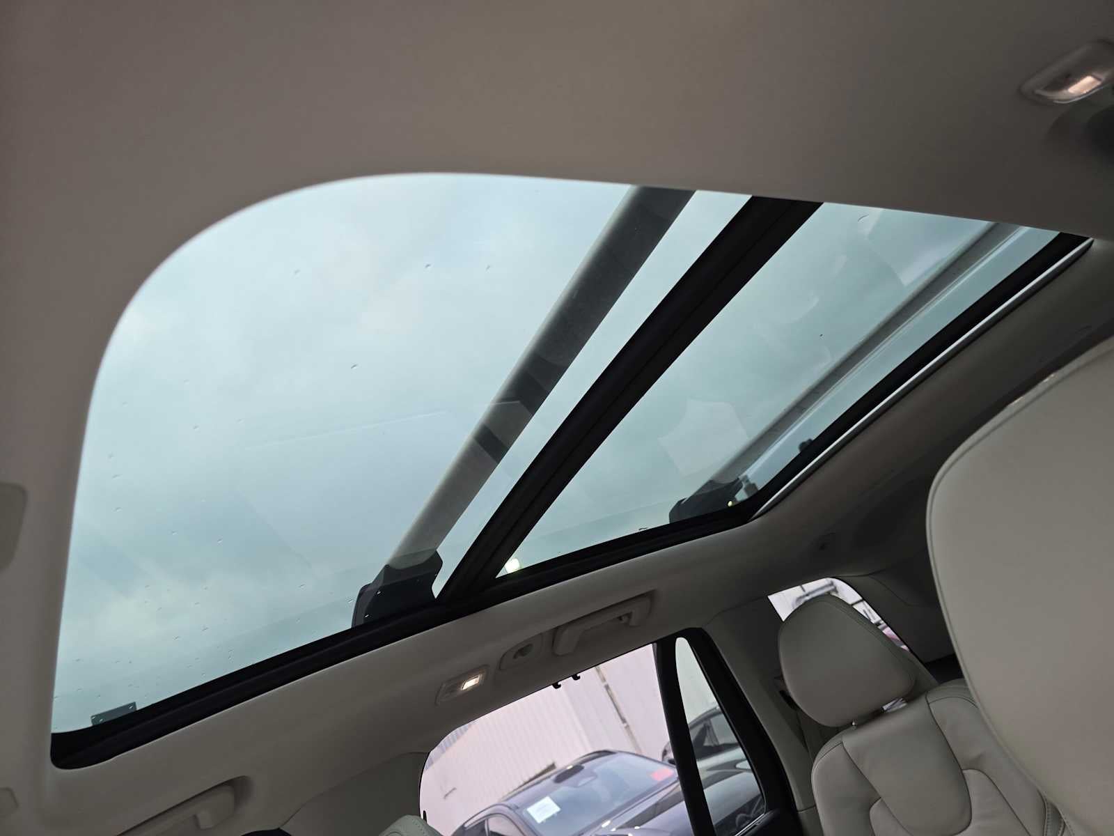 2023 Volvo XC90 Recharge Plug-In Hybrid Ultimate Bright Theme