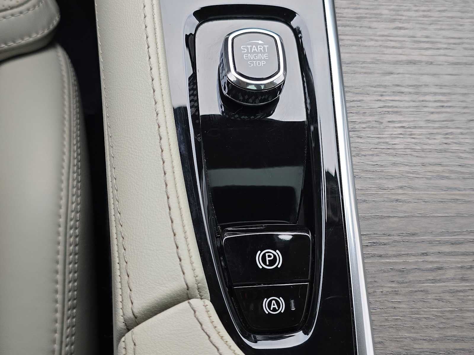 2023 Volvo XC90 Recharge Plug-In Hybrid Ultimate Bright Theme