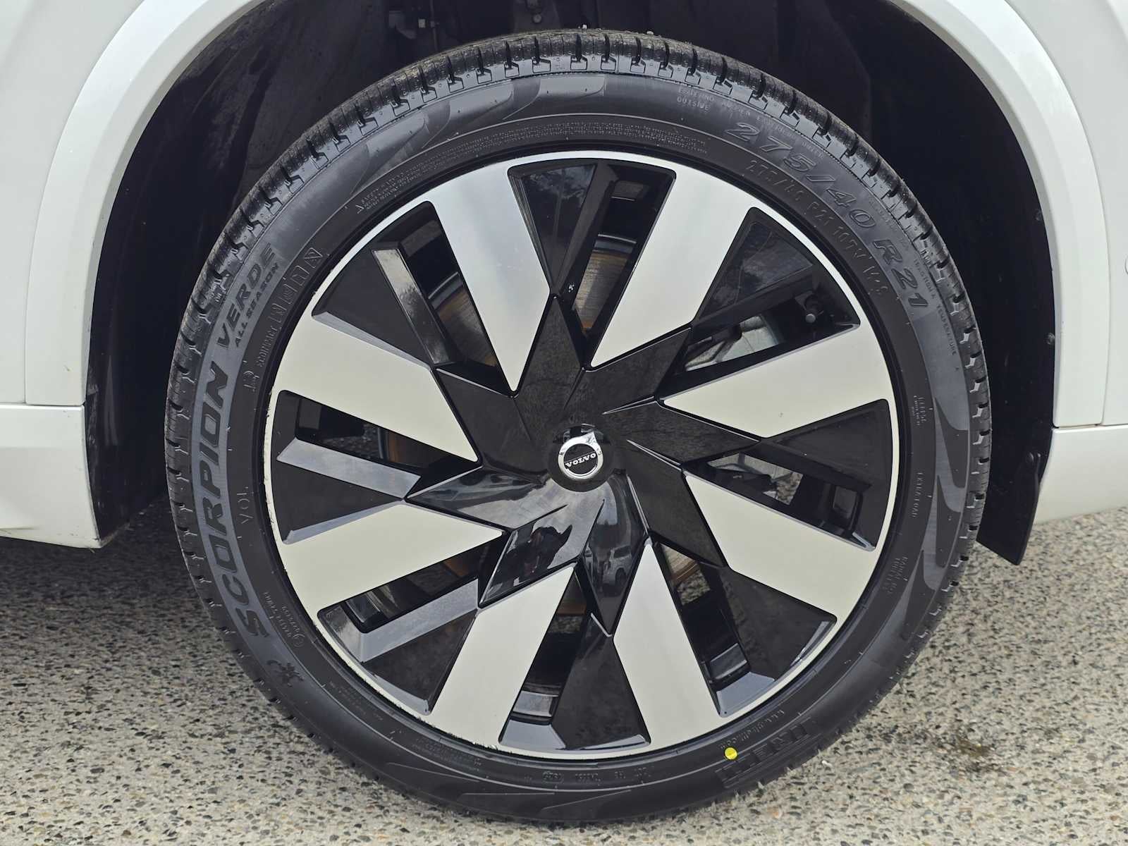 2023 Volvo XC90 Recharge Plug-In Hybrid Ultimate Bright Theme