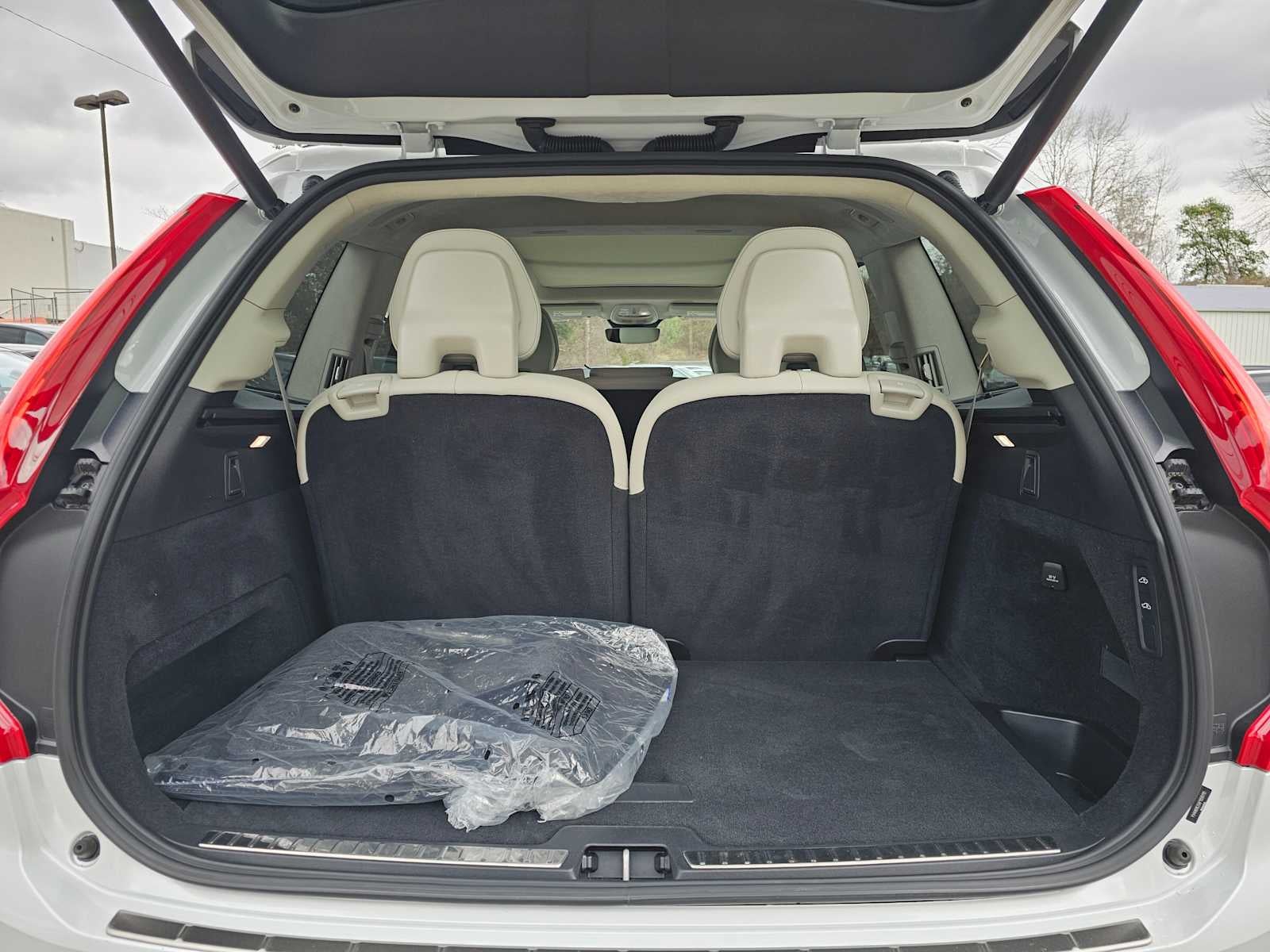 2023 Volvo XC90 Recharge Plug-In Hybrid Ultimate Bright Theme