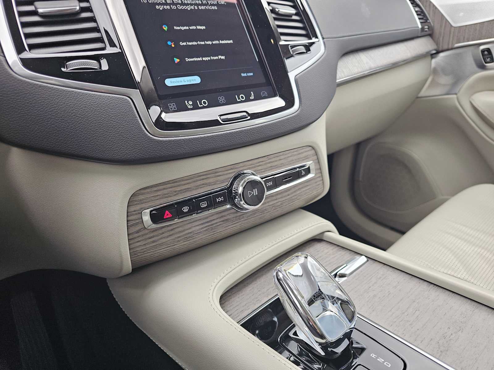2023 Volvo XC90 Recharge Plug-In Hybrid Ultimate Bright Theme