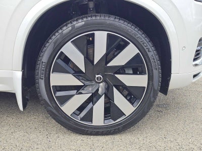 2023 Volvo XC90 Recharge Plug-In Hybrid Ultimate Bright Theme