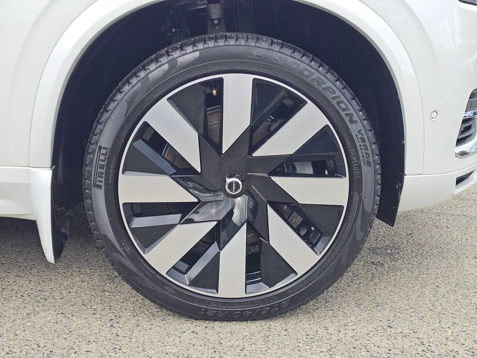 2023 Volvo XC90 Recharge Plug-In Hybrid Ultimate Bright Theme