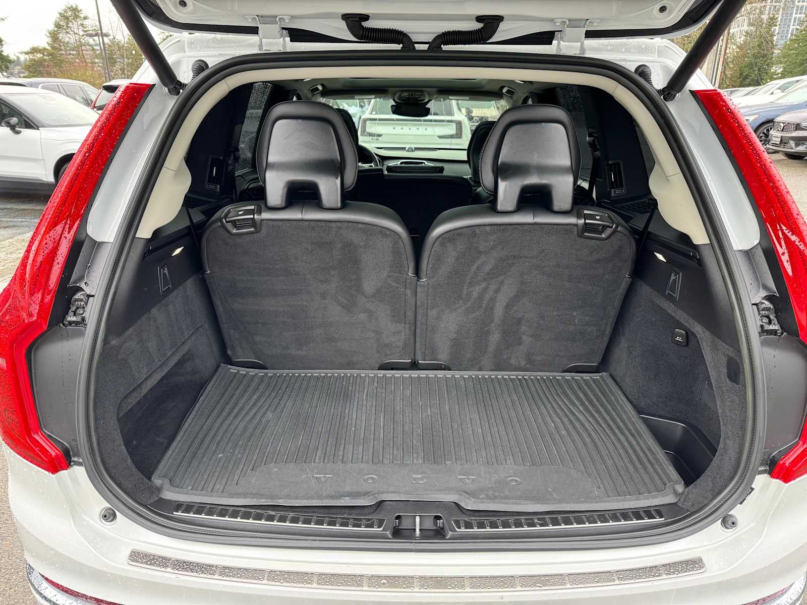 2023 Volvo XC90 Recharge Plug-In Hybrid Ultimate Bright Theme