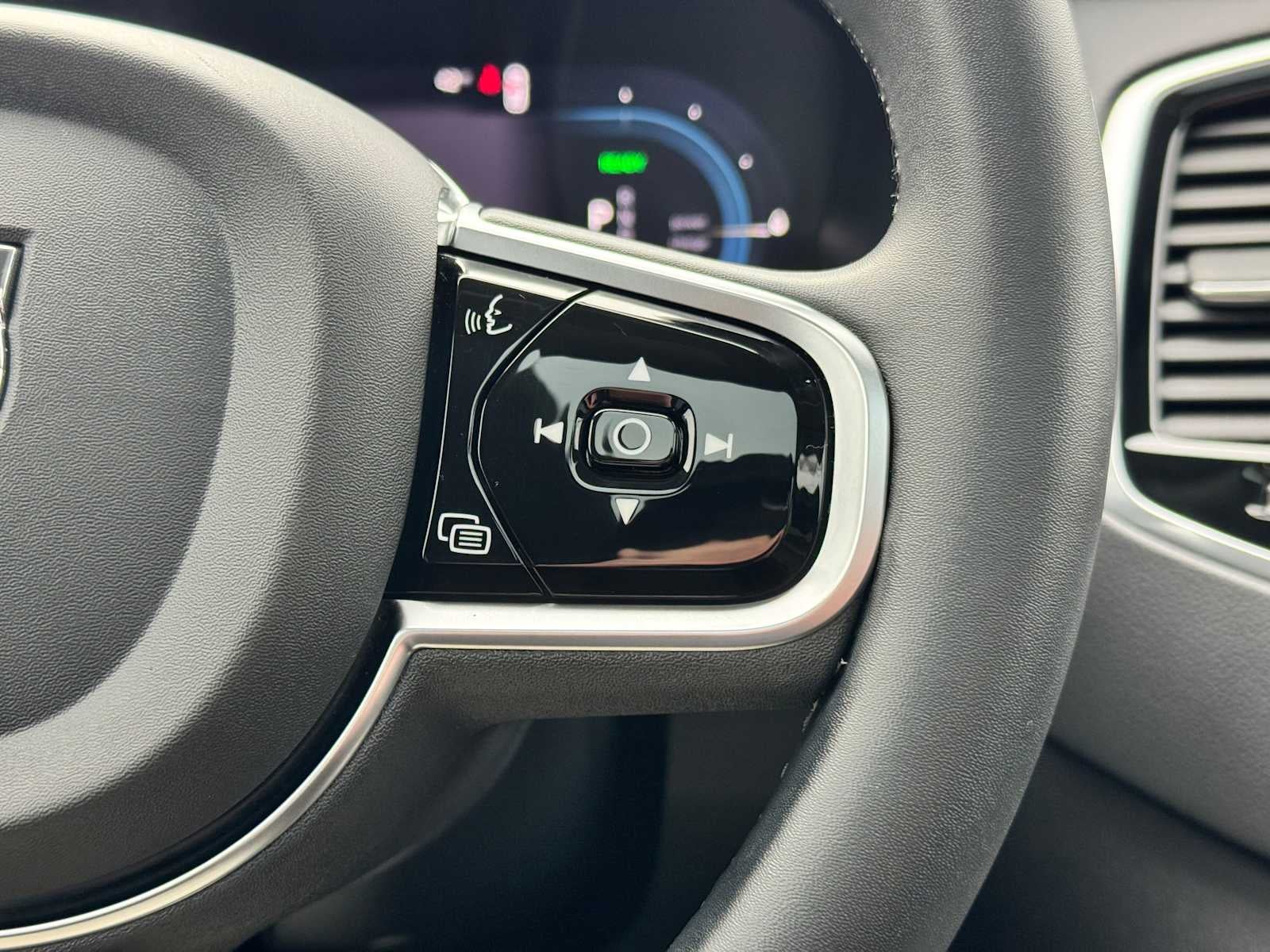 2023 Volvo XC90 Recharge Plug-In Hybrid Ultimate Bright Theme
