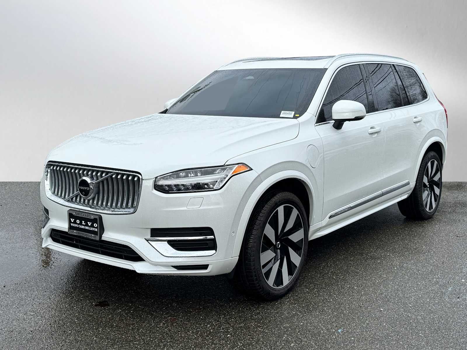 2023 Volvo XC90 Recharge Plug-In Hybrid Ultimate Bright Theme