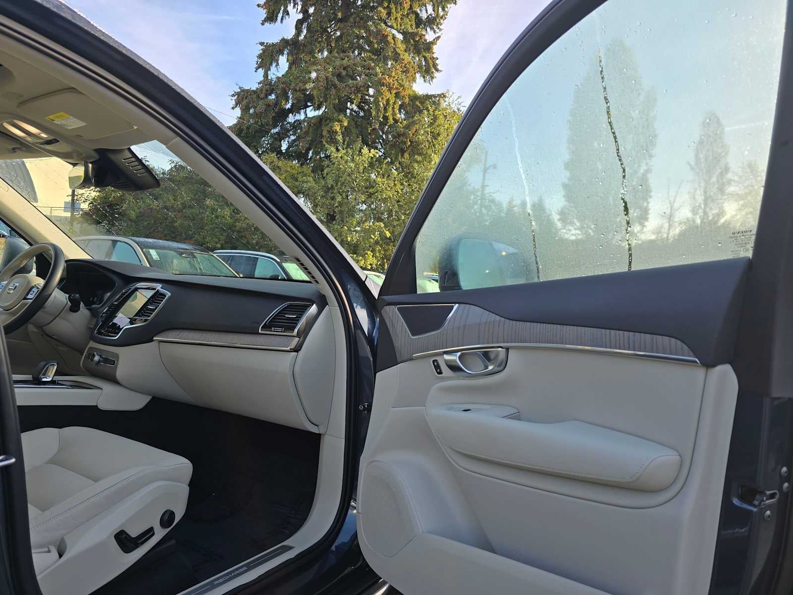 2024 Volvo XC90 Recharge Plug-In Hybrid Plus Bright Theme