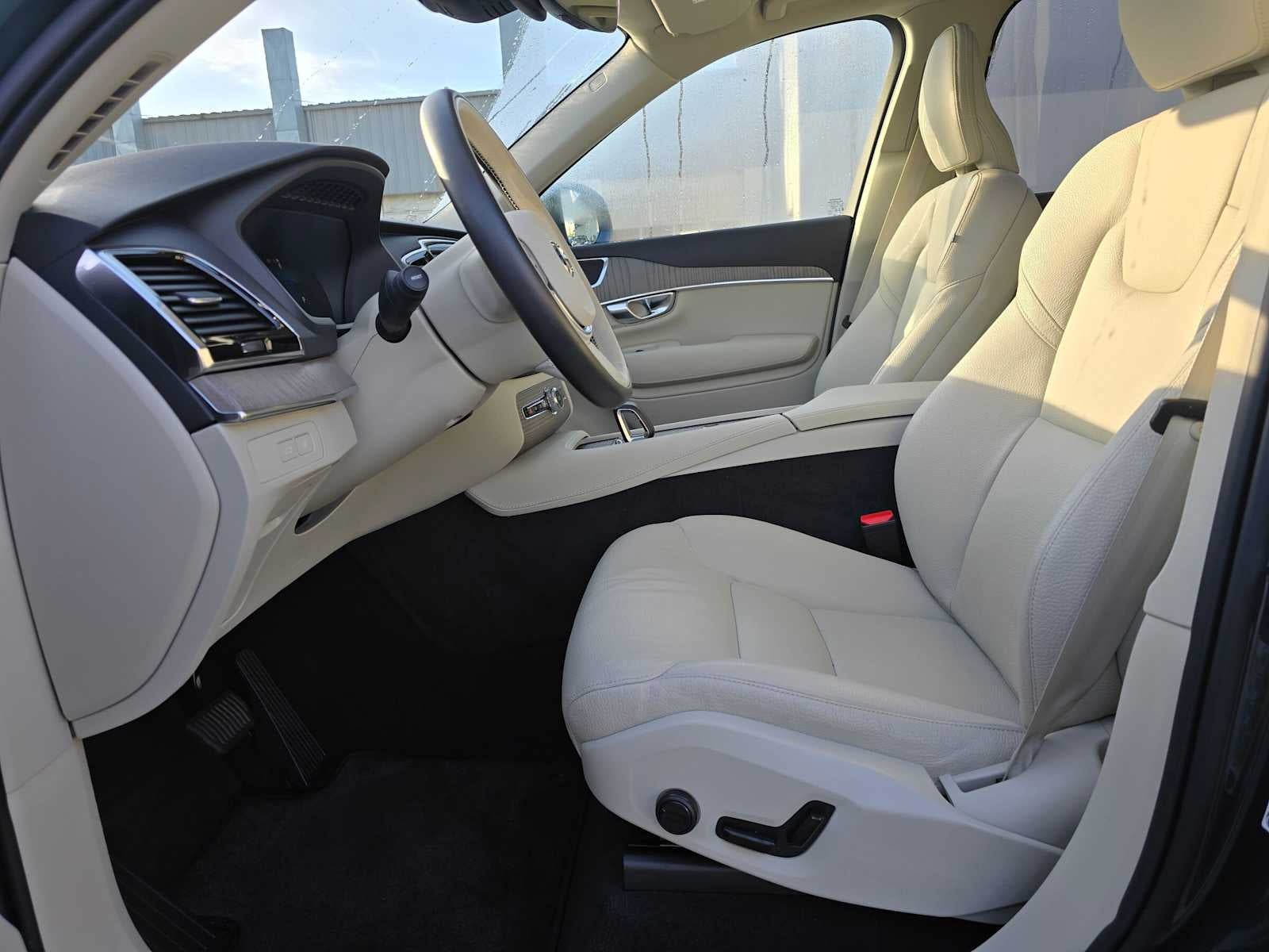 2024 Volvo XC90 Recharge Plug-In Hybrid Plus Bright Theme