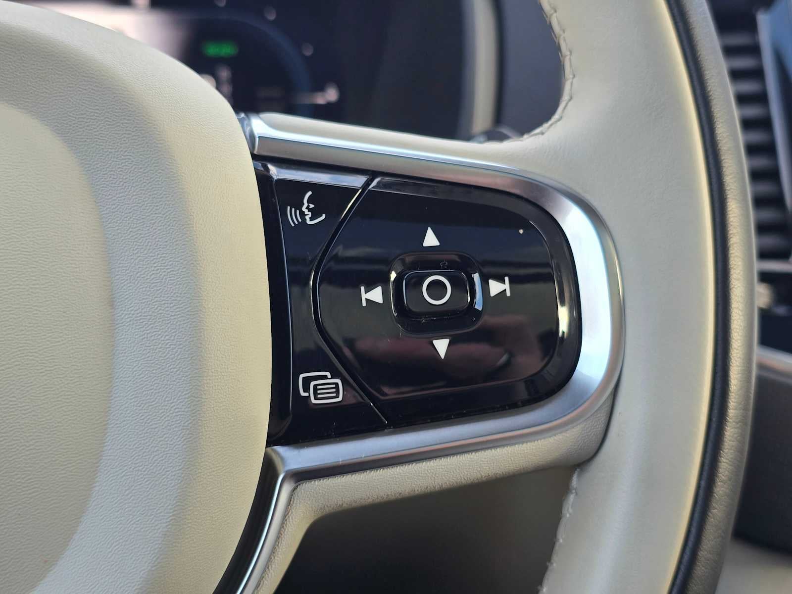 2024 Volvo XC90 Recharge Plug-In Hybrid Plus Bright Theme