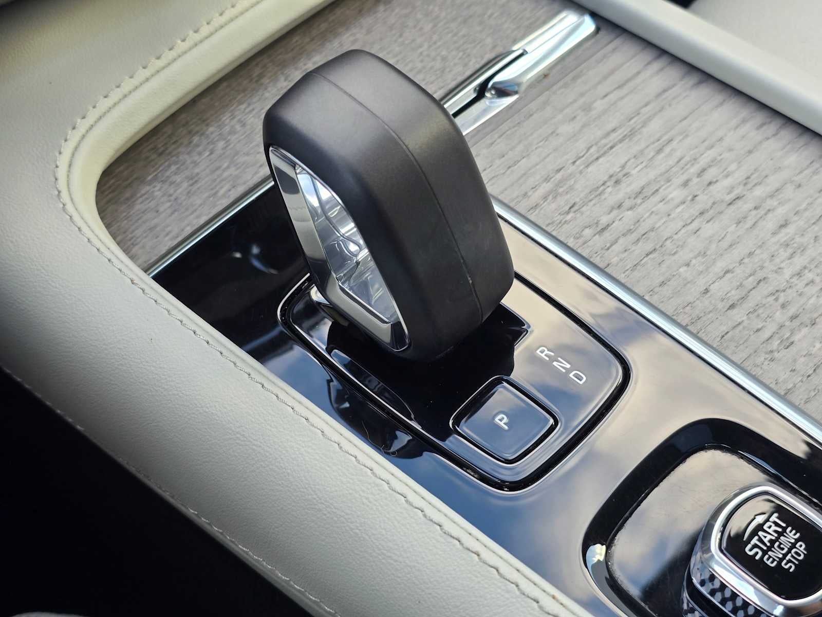 2024 Volvo XC90 Recharge Plug-In Hybrid Plus Bright Theme