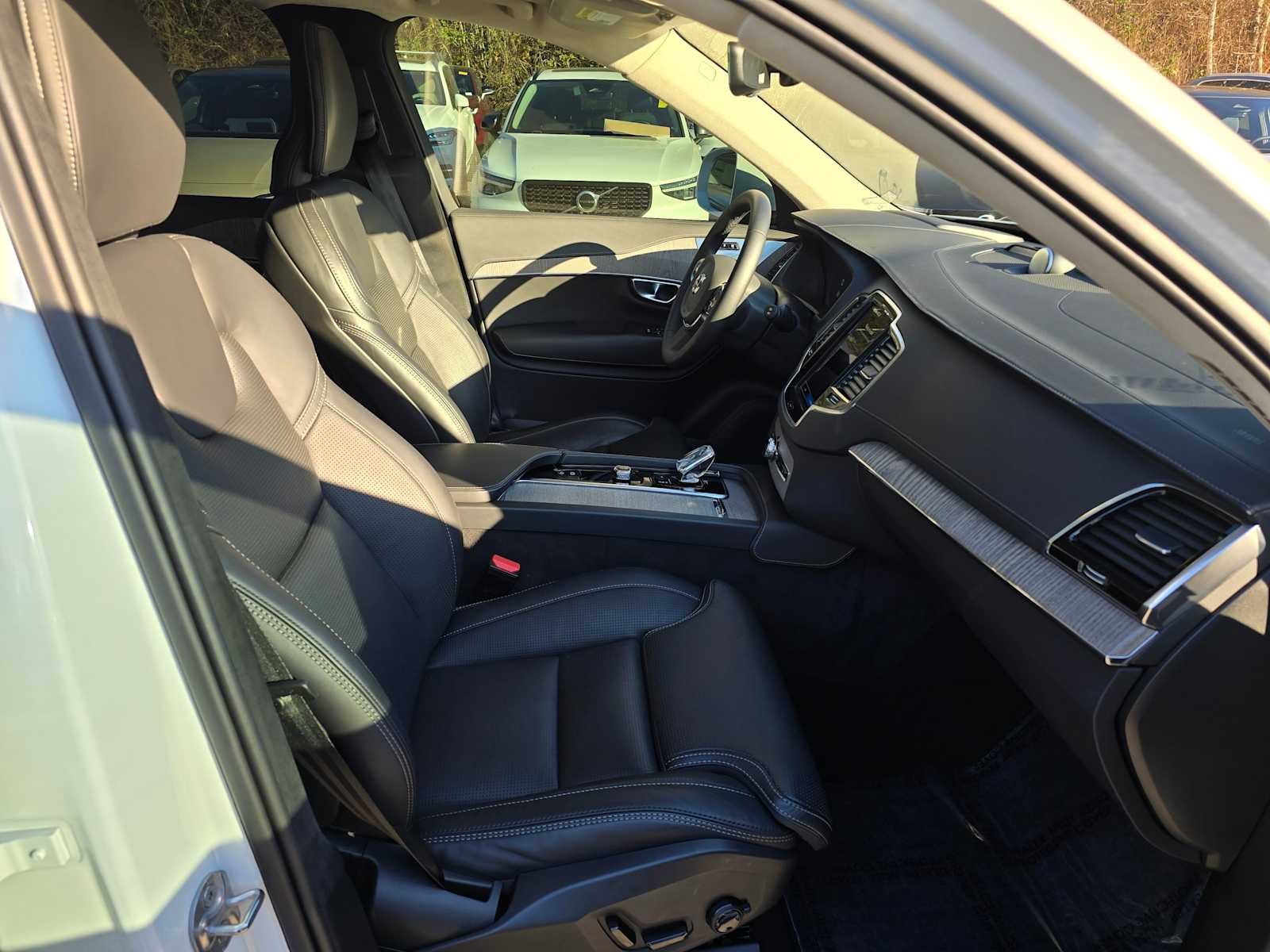 2024 Volvo XC90 Recharge Plug-In Hybrid Ultimate Bright Theme