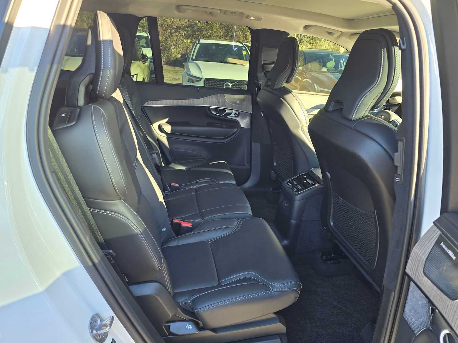 2024 Volvo XC90 Recharge Plug-In Hybrid Ultimate Bright Theme