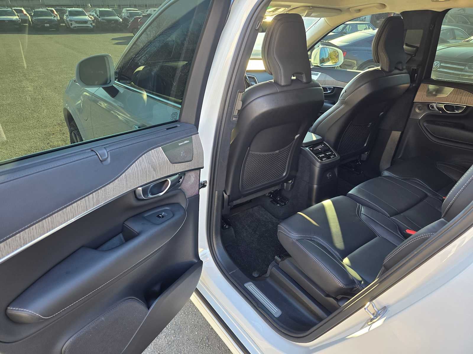 2024 Volvo XC90 Recharge Plug-In Hybrid Ultimate Bright Theme