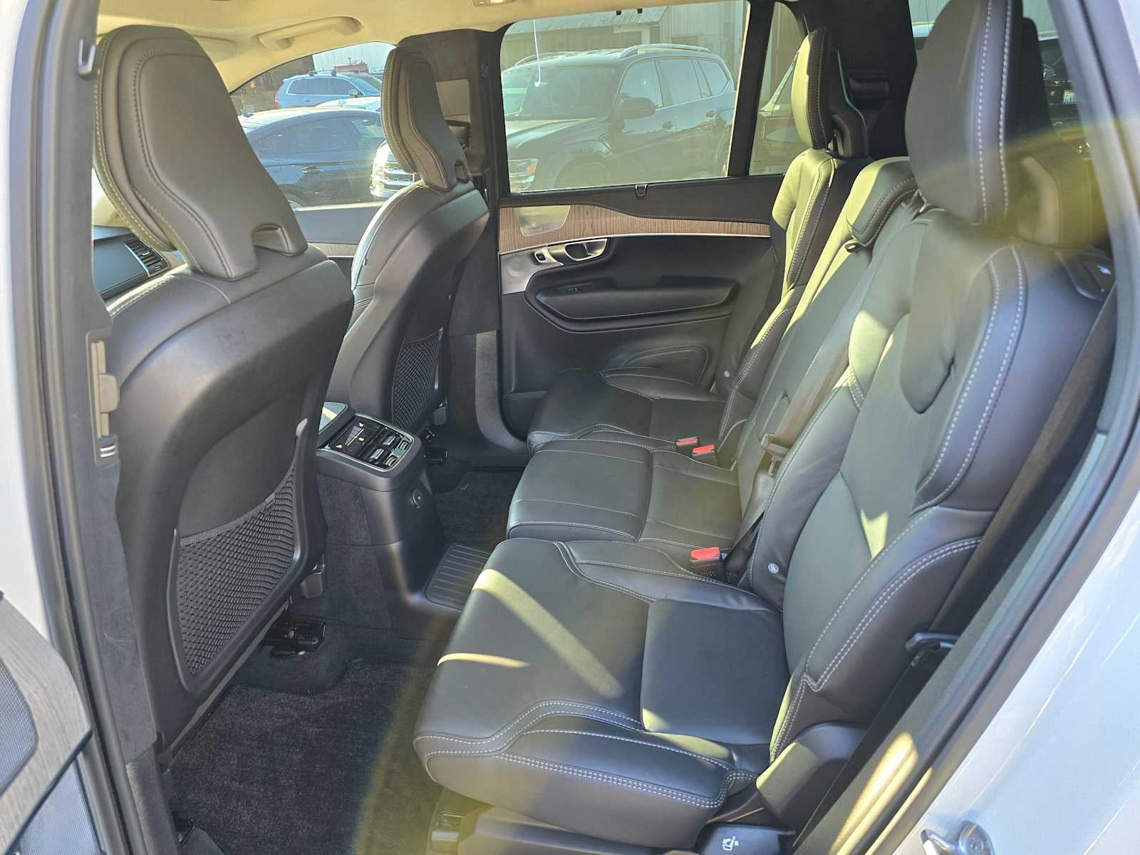 2024 Volvo XC90 Recharge Plug-In Hybrid Ultimate Bright Theme