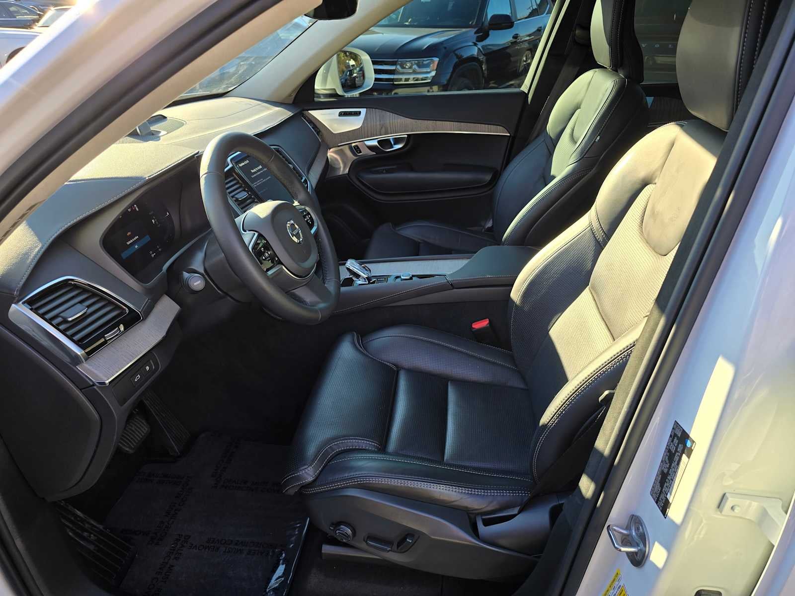 2024 Volvo XC90 Recharge Plug-In Hybrid Ultimate Bright Theme