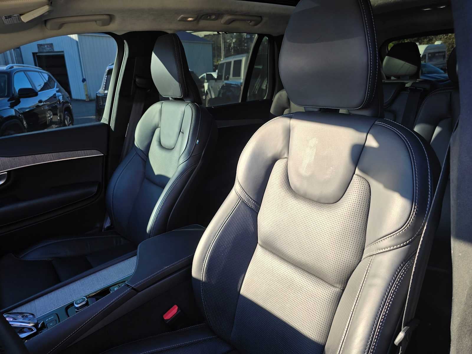 2024 Volvo XC90 Recharge Plug-In Hybrid Ultimate Bright Theme