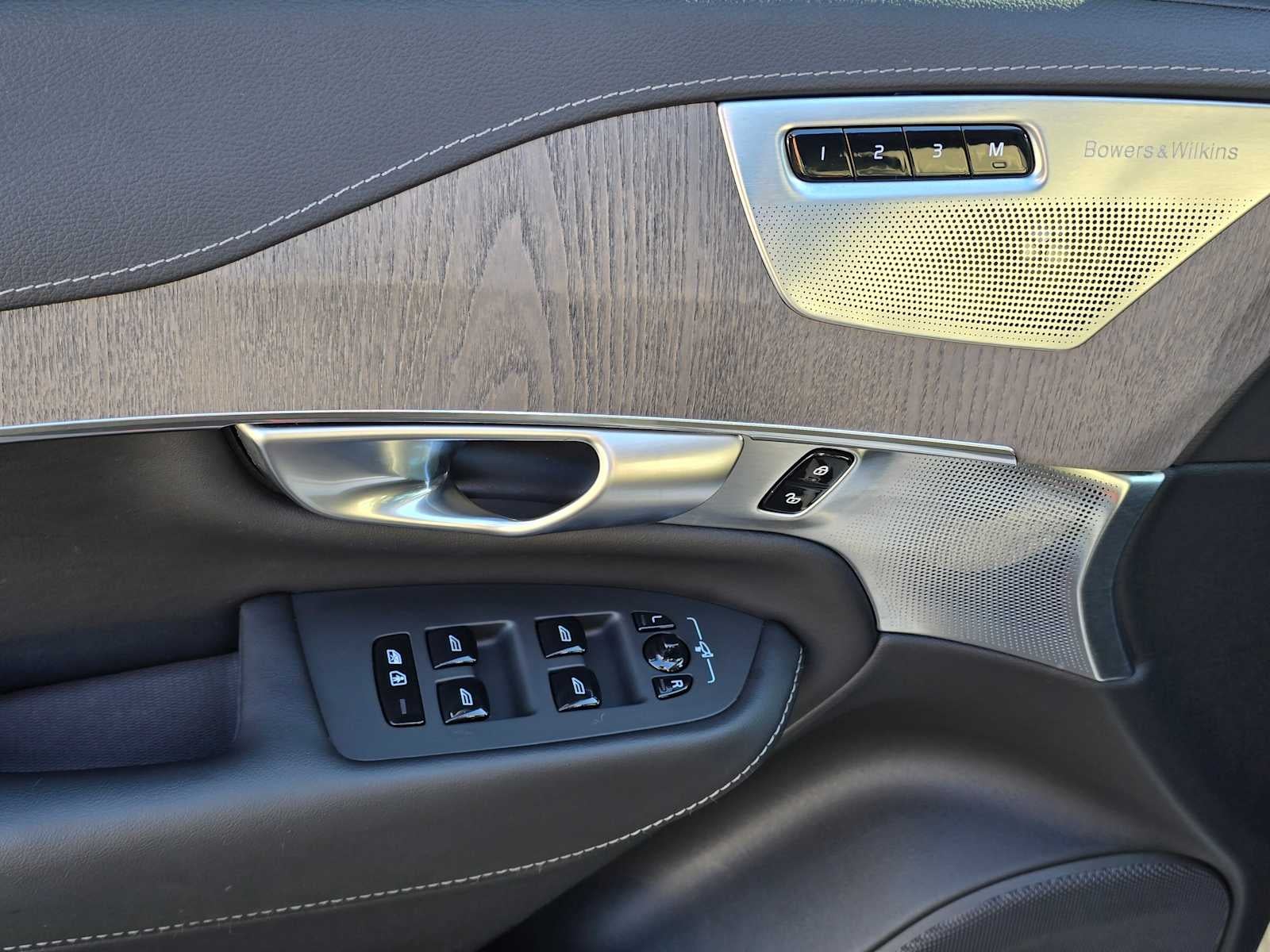 2024 Volvo XC90 Recharge Plug-In Hybrid Ultimate Bright Theme