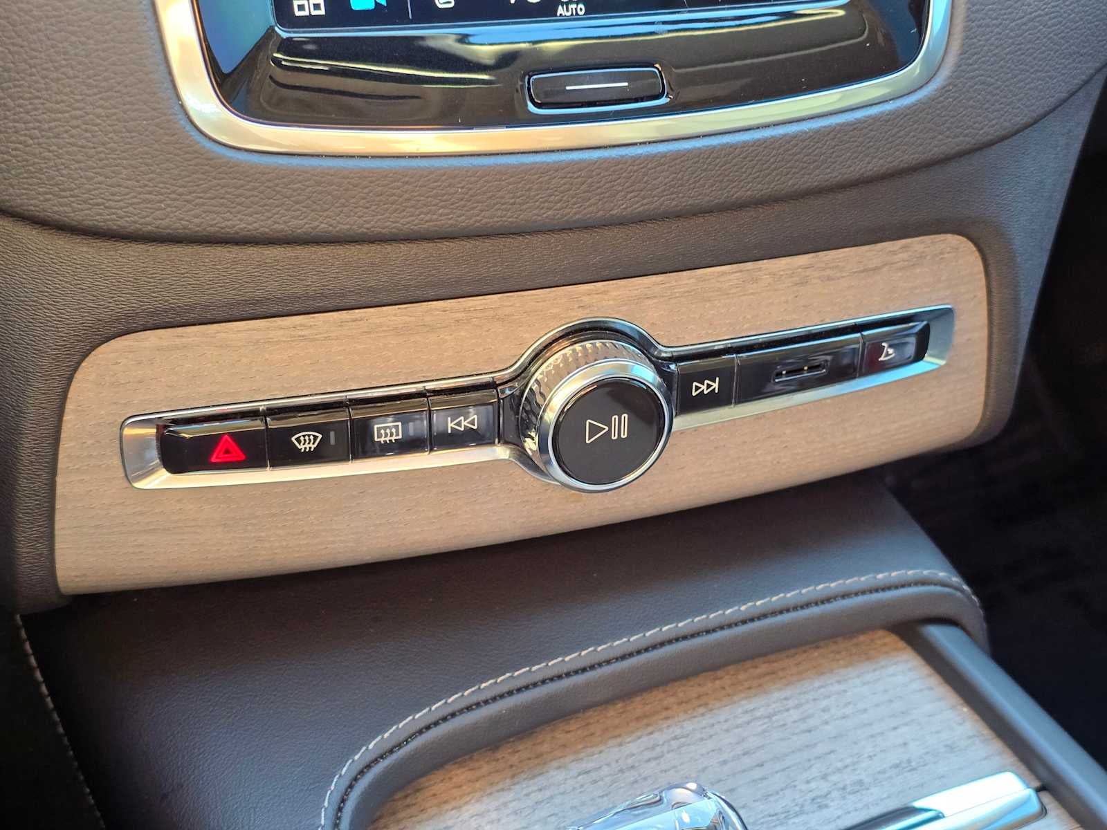 2024 Volvo XC90 Recharge Plug-In Hybrid Ultimate Bright Theme