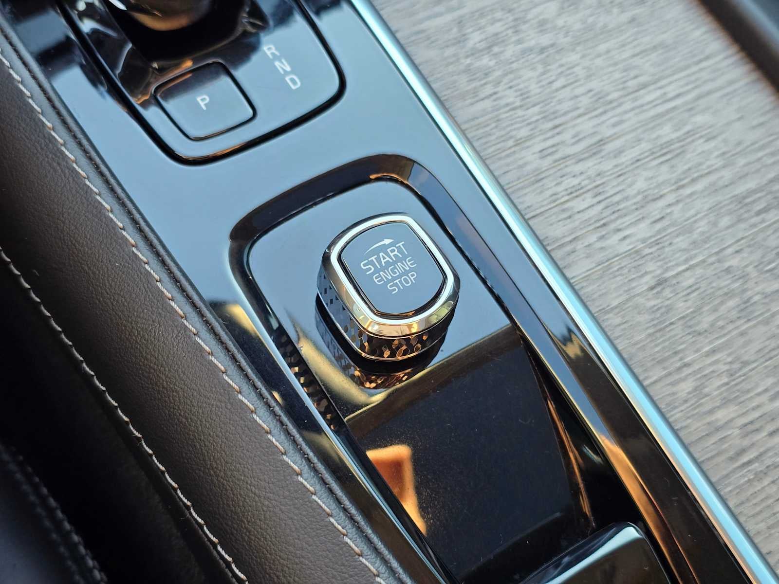 2024 Volvo XC90 Recharge Plug-In Hybrid Ultimate Bright Theme