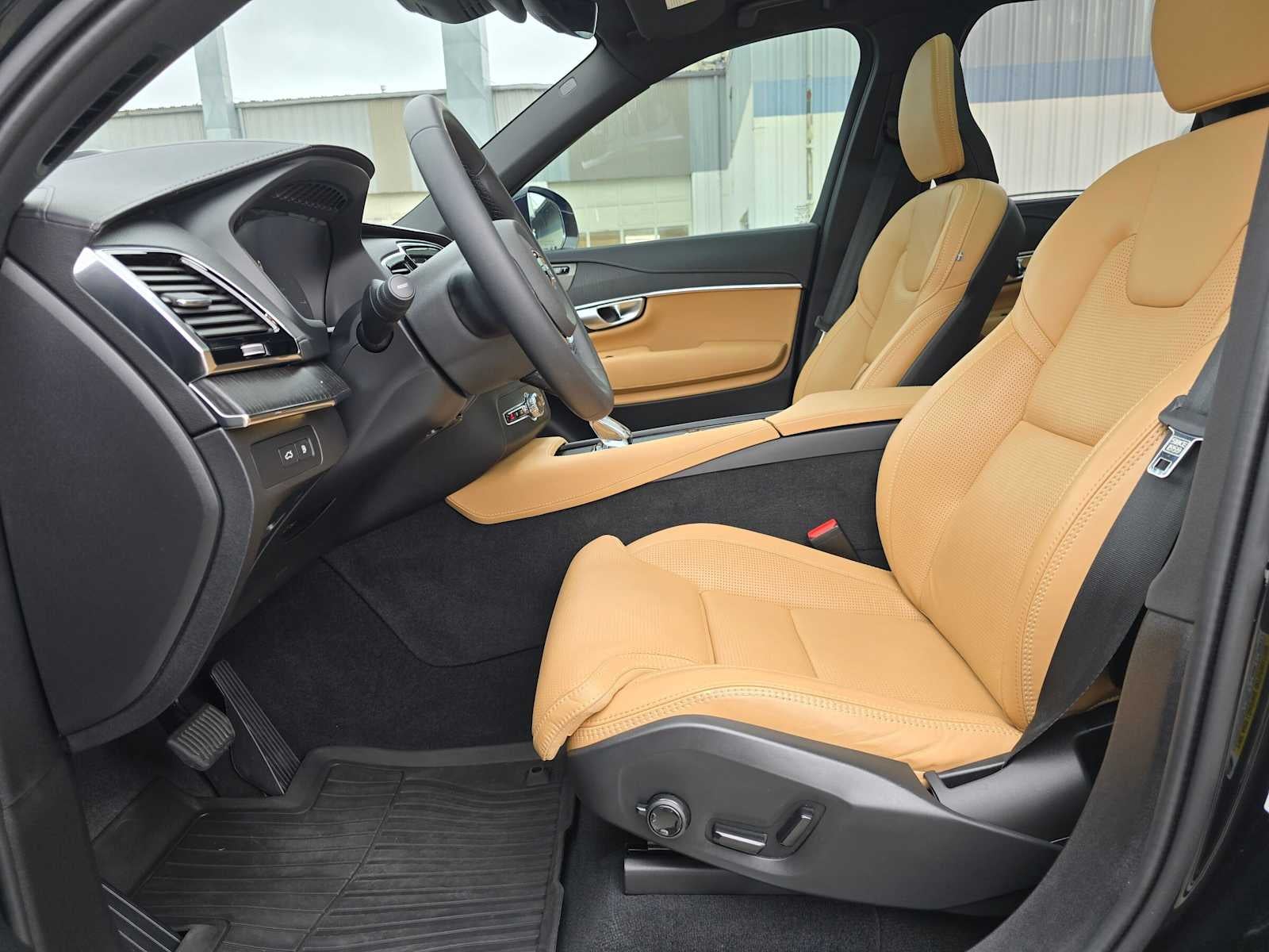2024 Volvo XC90 Recharge Plug-In Hybrid Ultimate Bright Theme